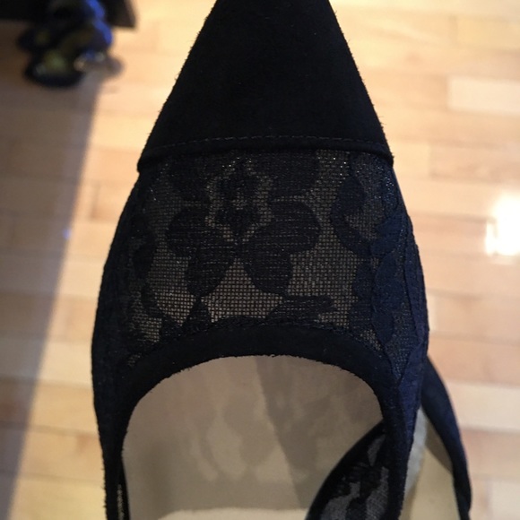 Barney’s ankle strap lace pumps - Picture 4 of 13